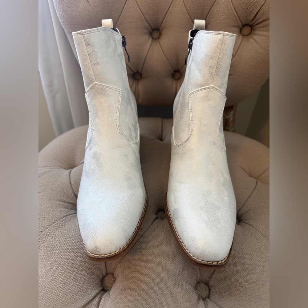Boutique by Corkys Starboard White Boots - Picture 4 of 10